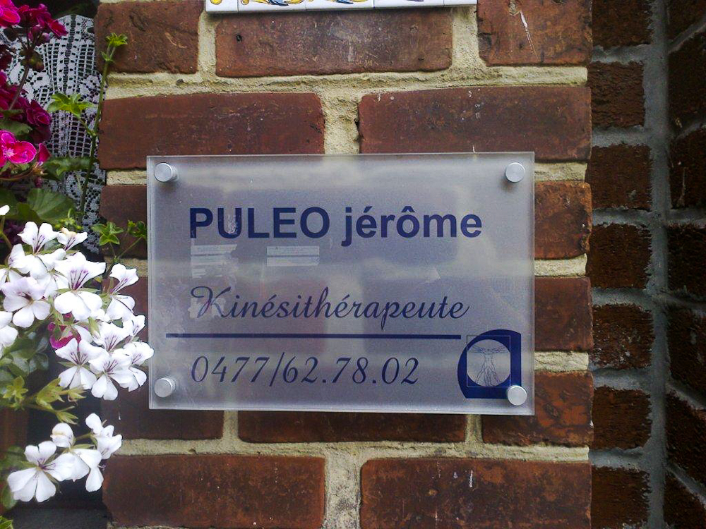 Plaque de rue en plexi